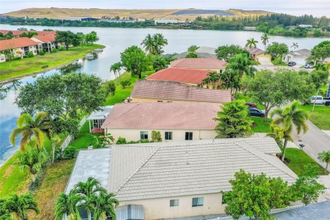 Villa ou maison à vendre à Deerfield Beach, Floride: 3 chambres, 181.72 m2 № 1224852 - photo 15