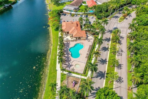 Villa ou maison à vendre à Deerfield Beach, Floride: 3 chambres, 181.72 m2 № 1224852 - photo 1