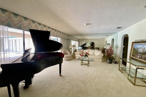 Casa en venta en Okeechobee, Florida, 5 dormitorios, 380.9 m2 № 569858 - foto 10