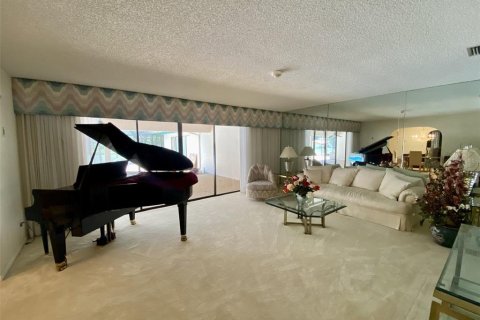 Casa en venta en Okeechobee, Florida, 5 dormitorios, 380.9 m2 № 569858 - foto 11