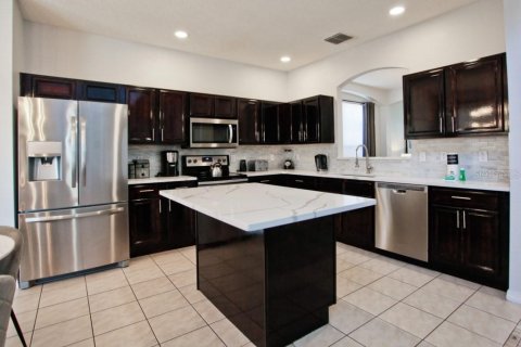 Casa en venta en Kissimmee, Florida, 6 dormitorios, 263.29 m2 № 1311777 - foto 4