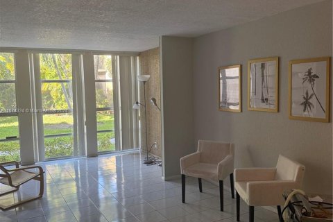 Copropriété à vendre à Hallandale Beach, Floride: 1 chambre № 1402691 - photo 2