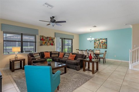 Casa en venta en Davenport, Florida, 8 dormitorios, 363.15 m2 № 1277256 - foto 6