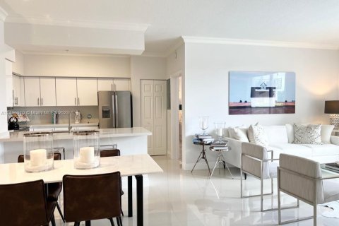 Apartamento en alquiler en Coral Gables, Florida, 1 dormitorio, 78.41 m2 № 650381 - foto 2