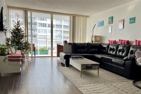 Condo in Aventura, Florida, 1 bedroom  № 942735 - photo 9