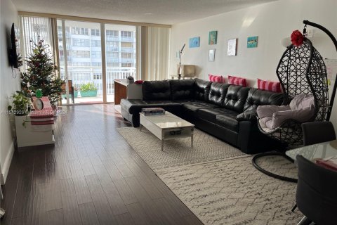 Condo in Aventura, Florida, 1 bedroom  № 942735 - photo 8