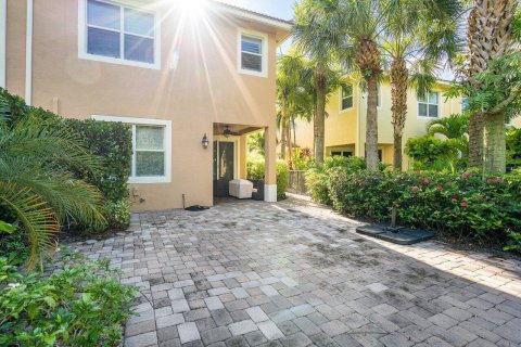 Townhouse in Palm Beach Gardens, Florida 3 bedrooms, 187.76 sq.m. № 1173188 - photo 10