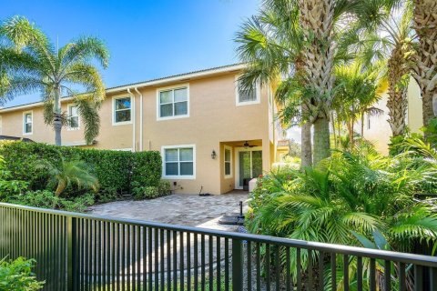 Townhouse in Palm Beach Gardens, Florida 3 bedrooms, 187.76 sq.m. № 1173188 - photo 9