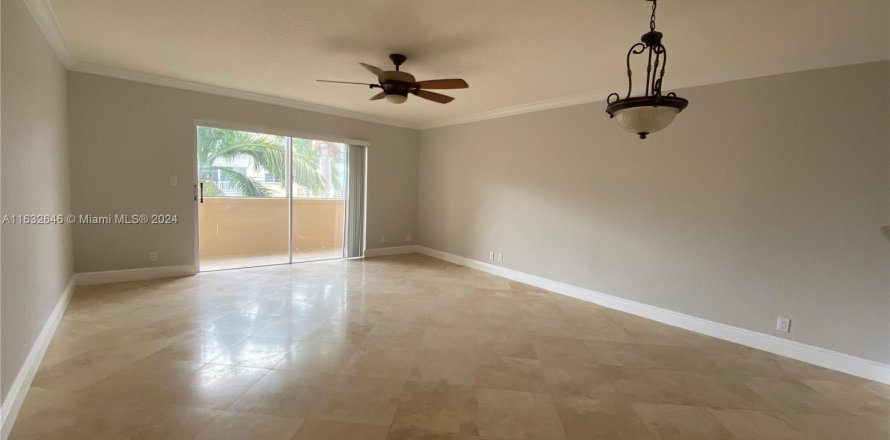 Condo in Hallandale Beach, Florida, 2 bedrooms  № 1292999