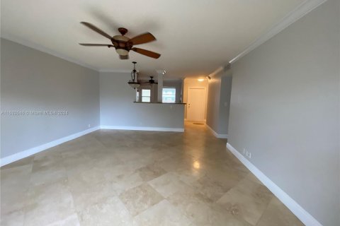 Condo in Hallandale Beach, Florida, 2 bedrooms  № 1292999 - photo 2