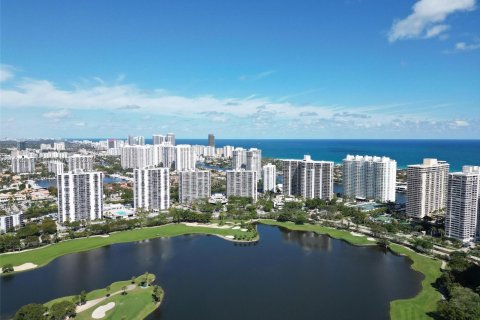 Condo in Aventura, Florida, 1 bedroom  № 1293037 - photo 2