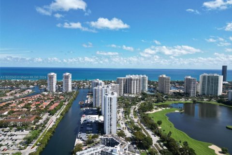 Condominio en venta en Aventura, Florida, 1 dormitorio, 70.14 m2 № 1293037 - foto 4