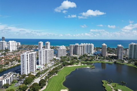 Condominio en venta en Aventura, Florida, 1 dormitorio, 70.14 m2 № 1293037 - foto 3