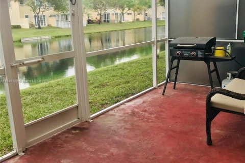 Townhouse in Miramar, Florida 4 bedrooms, 180.97 sq.m. № 1364807 - photo 8