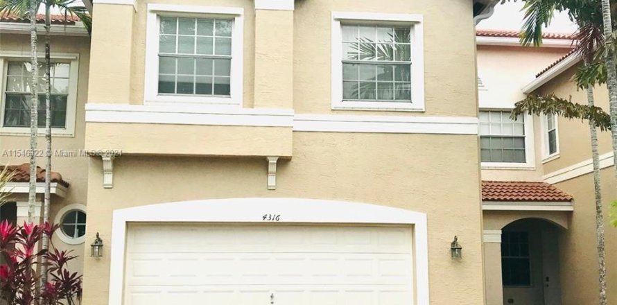 Townhouse in Miramar, Florida 4 bedrooms, 180.97 sq.m. № 1364807