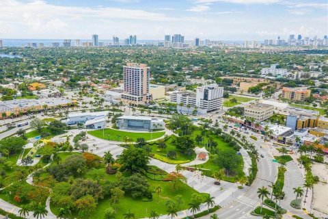 Condo in Hollywood, Florida, 2 bedrooms  № 1364805 - photo 1