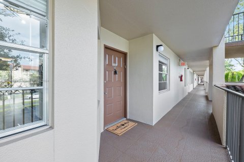 Condominio en venta en Pembroke Pines, Florida, 2 dormitorios, 102.19 m2 № 936072 - foto 2