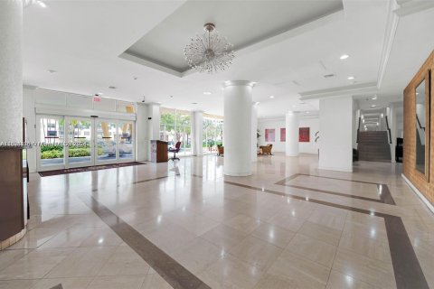 Condo in Sunny Isles Beach, Florida, 2 bedrooms  № 1270935 - photo 14