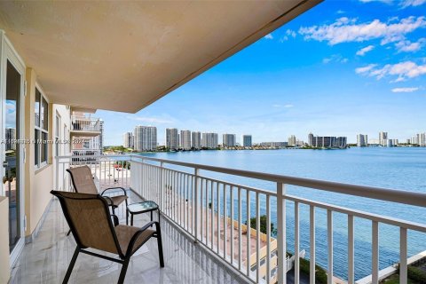 Condo in Sunny Isles Beach, Florida, 2 bedrooms  № 1270935 - photo 2