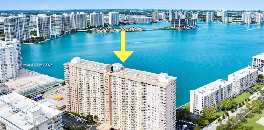 Condo in Sunny Isles Beach, Florida, 2 bedrooms  № 1270935