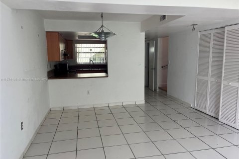 House in Miami, Florida 2 bedrooms, 102.94 sq.m. № 1397485 - photo 13