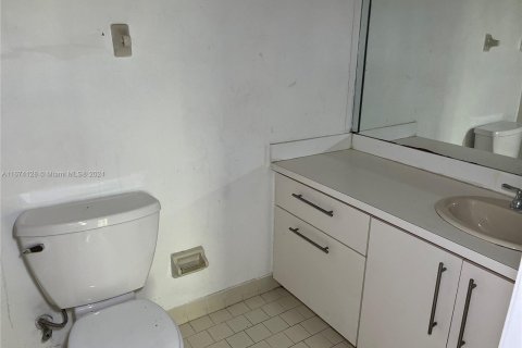 House in Miami, Florida 2 bedrooms, 102.94 sq.m. № 1397485 - photo 21