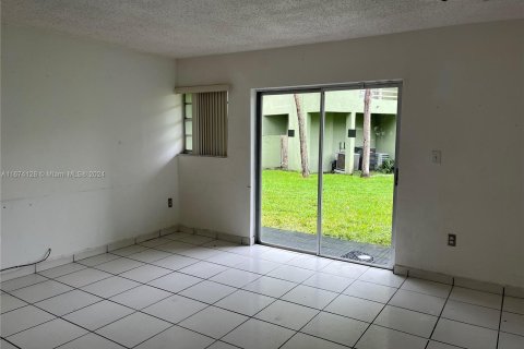 House in Miami, Florida 2 bedrooms, 102.94 sq.m. № 1397485 - photo 12