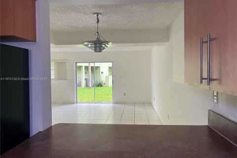 House in Miami, Florida 2 bedrooms, 102.94 sq.m. № 1397485 - photo 6