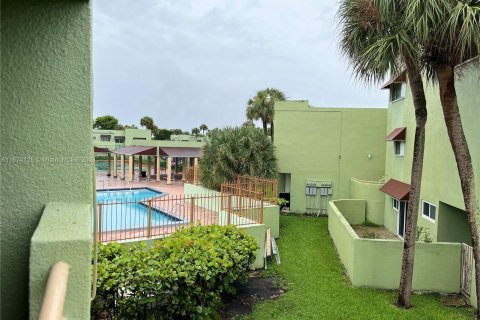 House in Miami, Florida 2 bedrooms, 102.94 sq.m. № 1397485 - photo 26