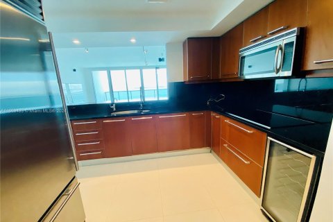 Condominio en alquiler en Miami, Florida, 1 dormitorio, 105.44 m2 № 1397519 - foto 8