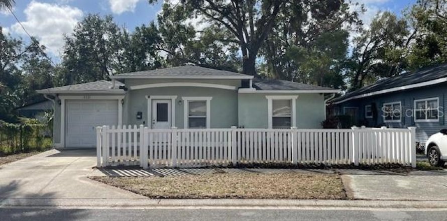 House in Tampa, Florida 3 bedrooms, 117.43 sq.m. № 1424568