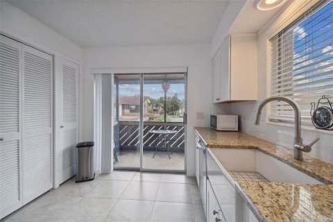 Condo in New Port Richey, Florida, 2 bedrooms  № 1424601 - photo 14