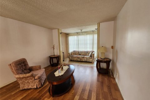 Condo in Sunrise, Florida, 1 bedroom  № 968402 - photo 10