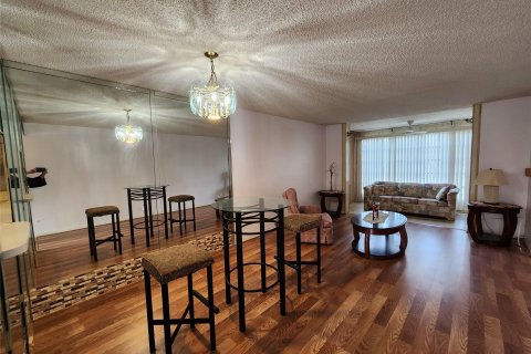 Condo in Sunrise, Florida, 1 bedroom  № 968402 - photo 7