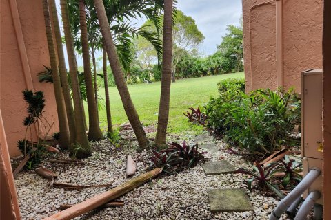 Condo in Sunrise, Florida, 1 bedroom  № 968402 - photo 3