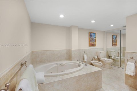 Condo in Coral Gables, Florida, 3 bedrooms  № 989144 - photo 11