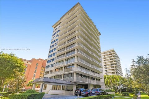 Condominio en venta en Coral Gables, Florida, 3 dormitorios, 297.29 m2 № 989144 - foto 19