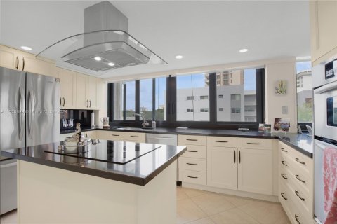 Condominio en venta en Coral Gables, Florida, 3 dormitorios, 297.29 m2 № 989144 - foto 6