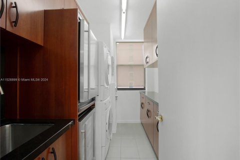 Condo in Coral Gables, Florida, 3 bedrooms  № 989144 - photo 17