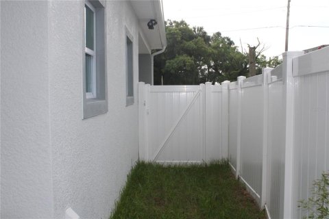 House in Tampa, Florida 3 bedrooms, 118.26 sq.m. № 1369592 - photo 29