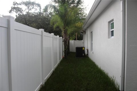 House in Tampa, Florida 3 bedrooms, 118.26 sq.m. № 1369592 - photo 28