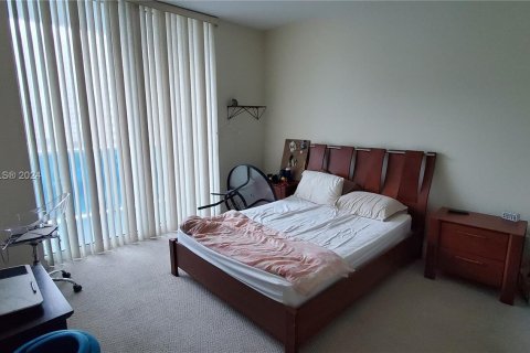 Condo in Hallandale Beach, Florida, 3 bedrooms  № 1396257 - photo 12