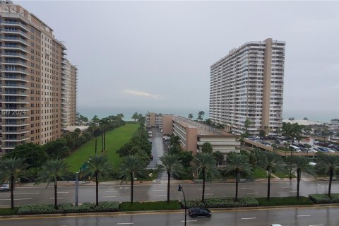 Condominio en venta en Hallandale Beach, Florida, 3 dormitorios, 167.41 m2 № 1396257 - foto 2