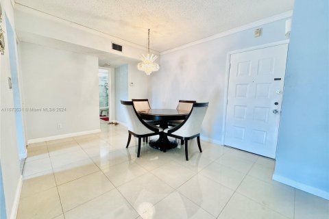 Condo in Coral Springs, Florida, 1 bedroom  № 1396307 - photo 5