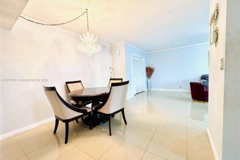 Condo in Coral Springs, Florida, 1 bedroom  № 1396307 - photo 4