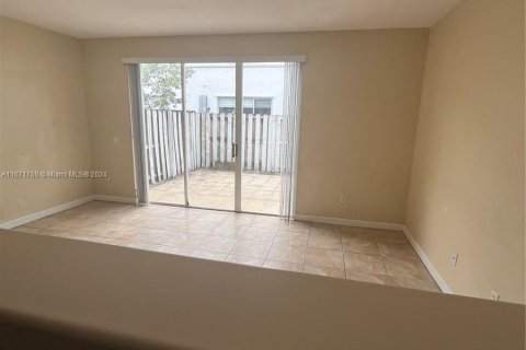 Townhouse in Miramar, Florida 3 bedrooms, 134.89 sq.m. № 1393457 - photo 10