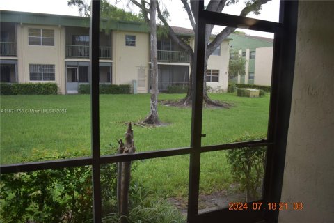 Condo in Coral Springs, Florida, 1 bedroom  № 1393459 - photo 13