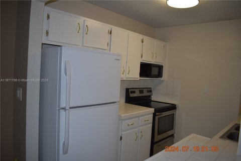 Condo in Coral Springs, Florida, 1 bedroom  № 1393459 - photo 3