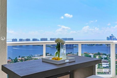 Condominio en alquiler en Sunny Isles Beach, Florida, 3 dormitorios, 280.38 m2 № 13318 - foto 14