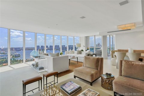 Condominio en alquiler en Sunny Isles Beach, Florida, 3 dormitorios, 280.38 m2 № 13318 - foto 24